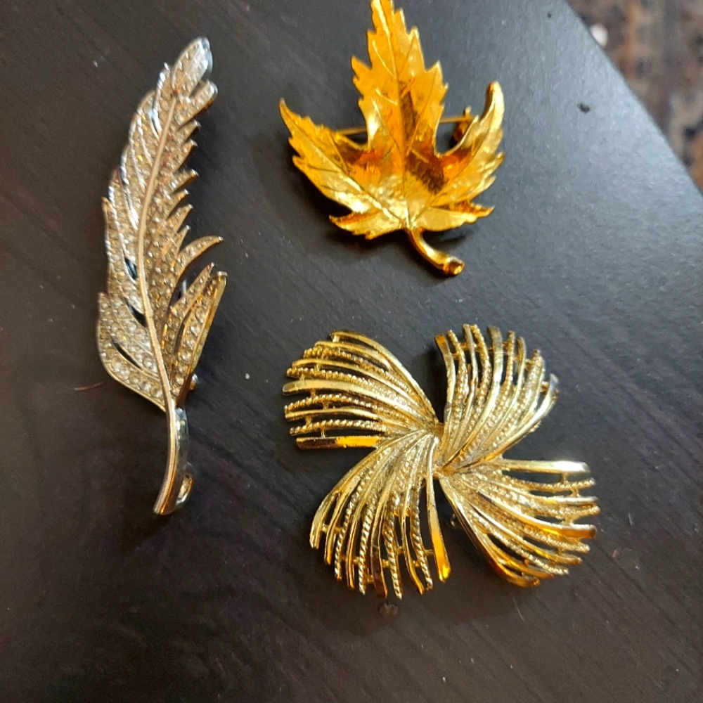 Vintage 3 piece set of broaches